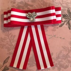 Bow tie
